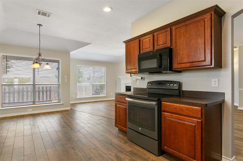 14032 Sand Hills Drive Property Photo 9