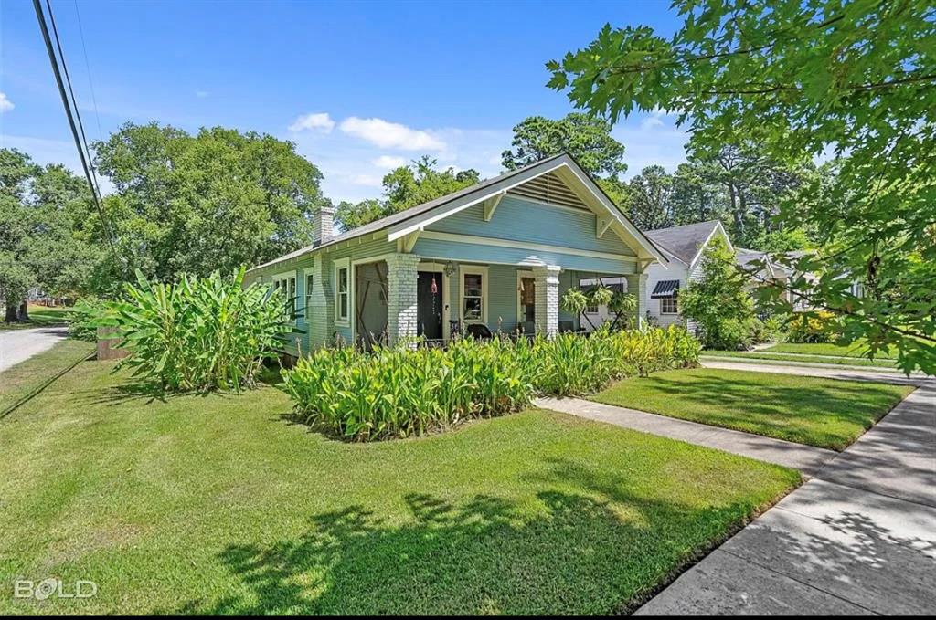 660 College Street Property Photo 2