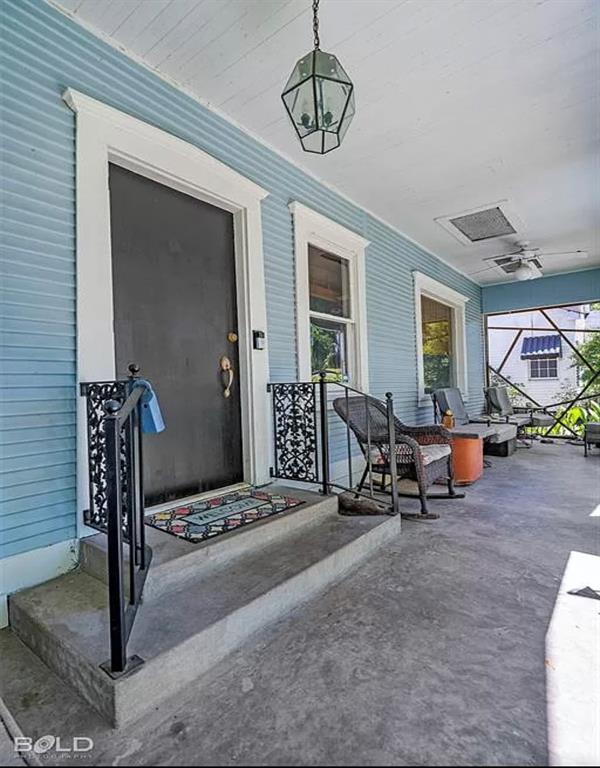 660 College Street Property Photo 4