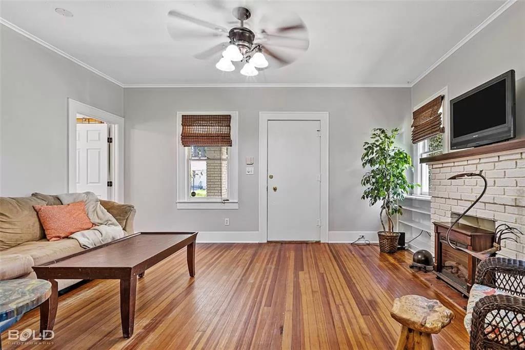 660 College Street Property Photo 5