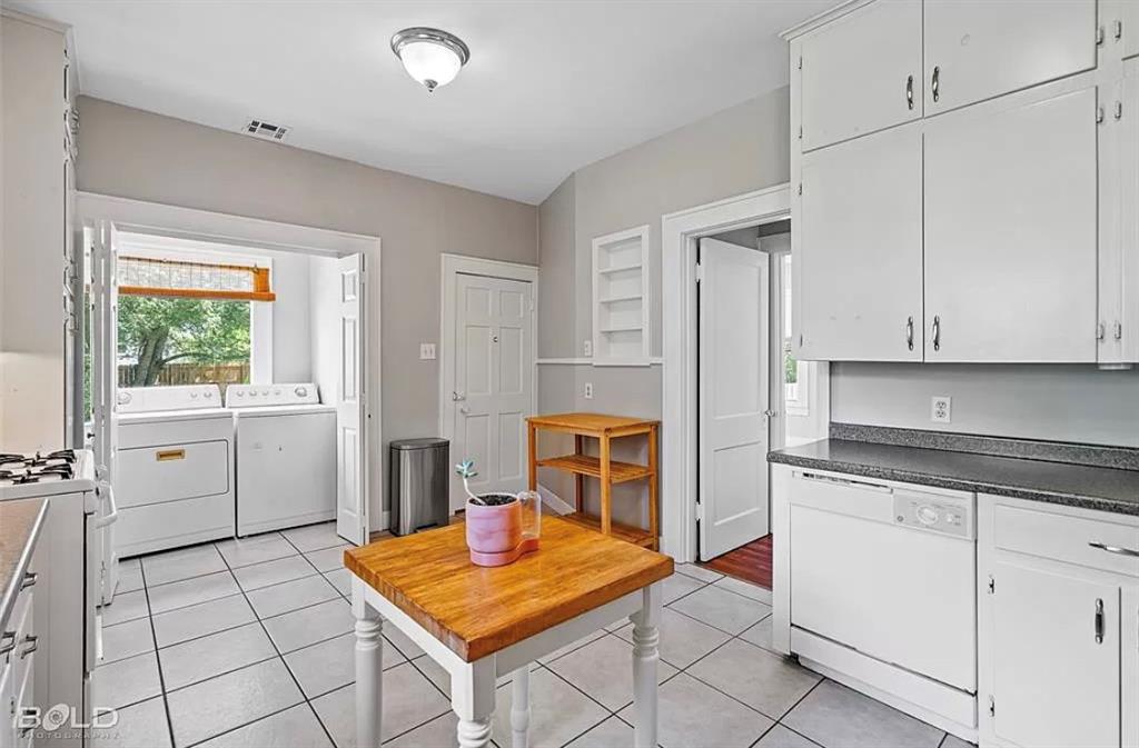 660 College Street Property Photo 11