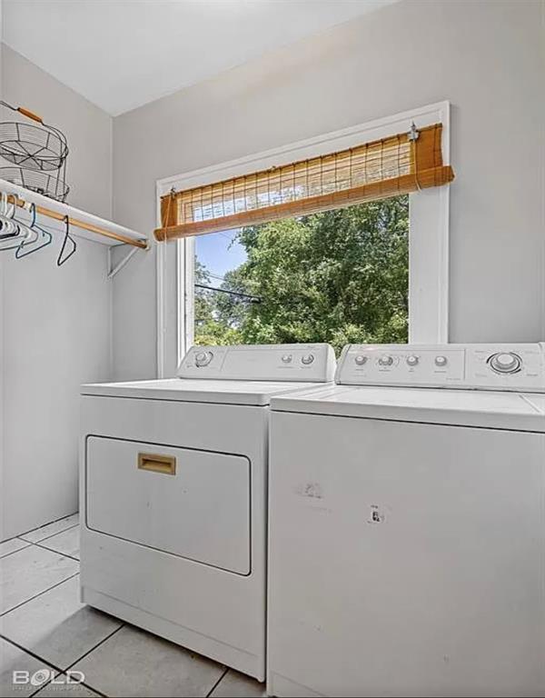 660 College Street Property Photo 14