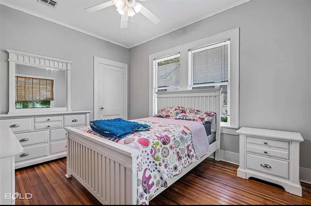 660 College Street Property Photo 15