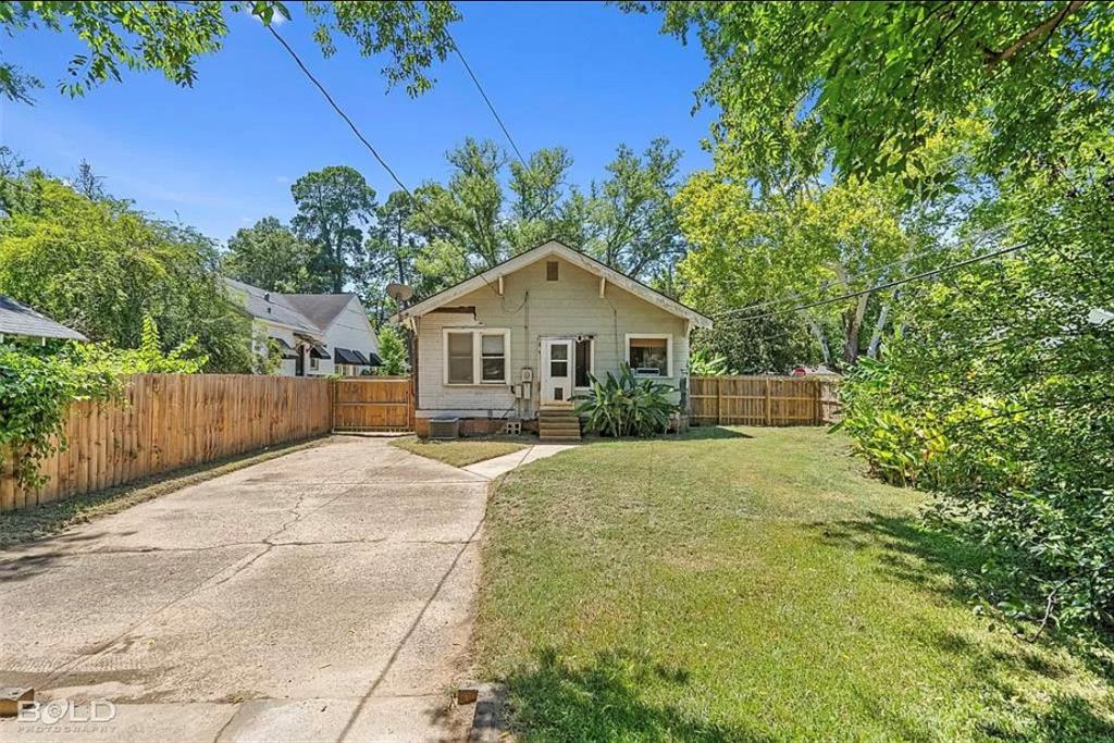 660 College Street Property Photo 20