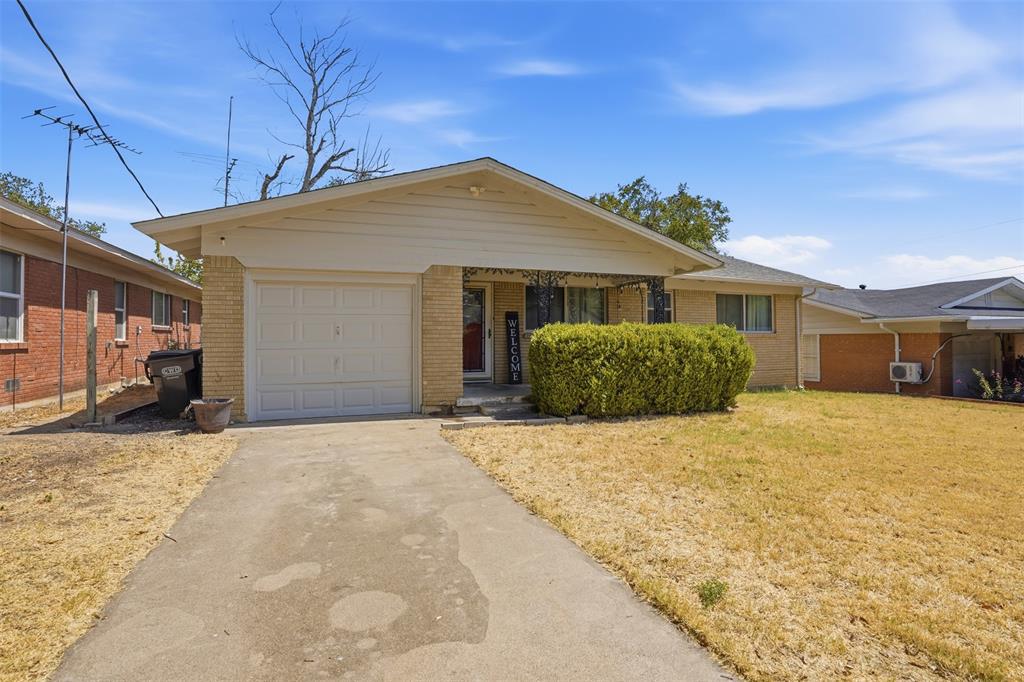 4304 Hodgkins Road Property Photo 1