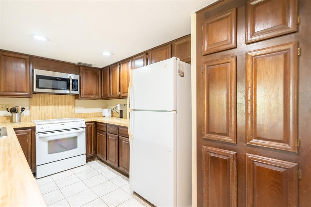 436 Yacht Club Drive D Property Photo 12