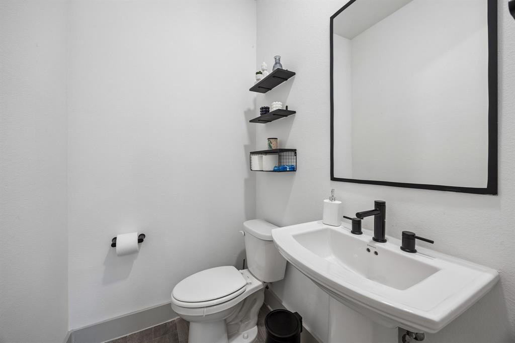 2637 Carolwood Lane Property Photo 11