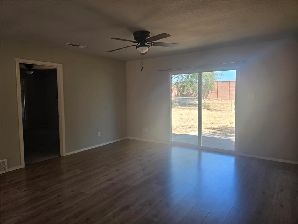 605 Neptune Drive Property Photo 3
