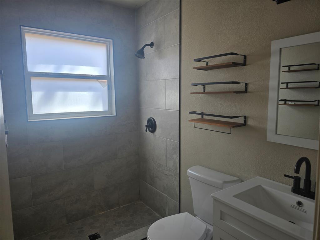 605 Neptune Drive Property Photo 5