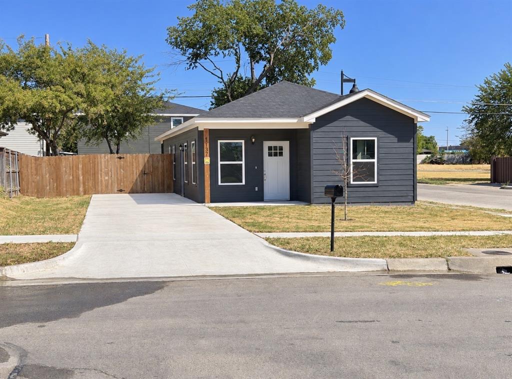 1137 Stella Street Property Photo 1