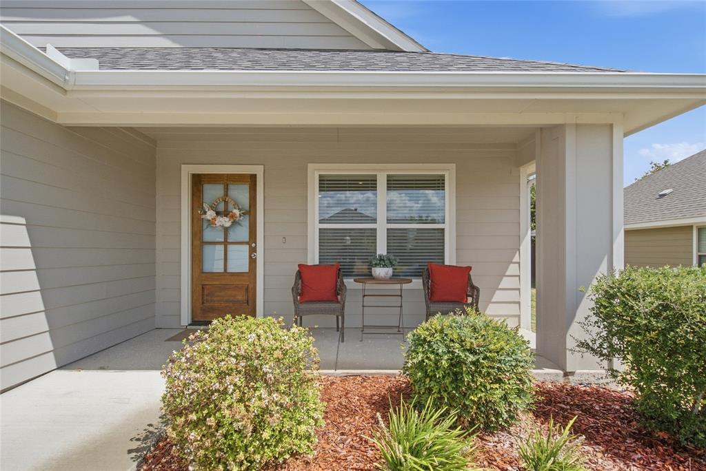 211 Clover Circle Property Photo 1