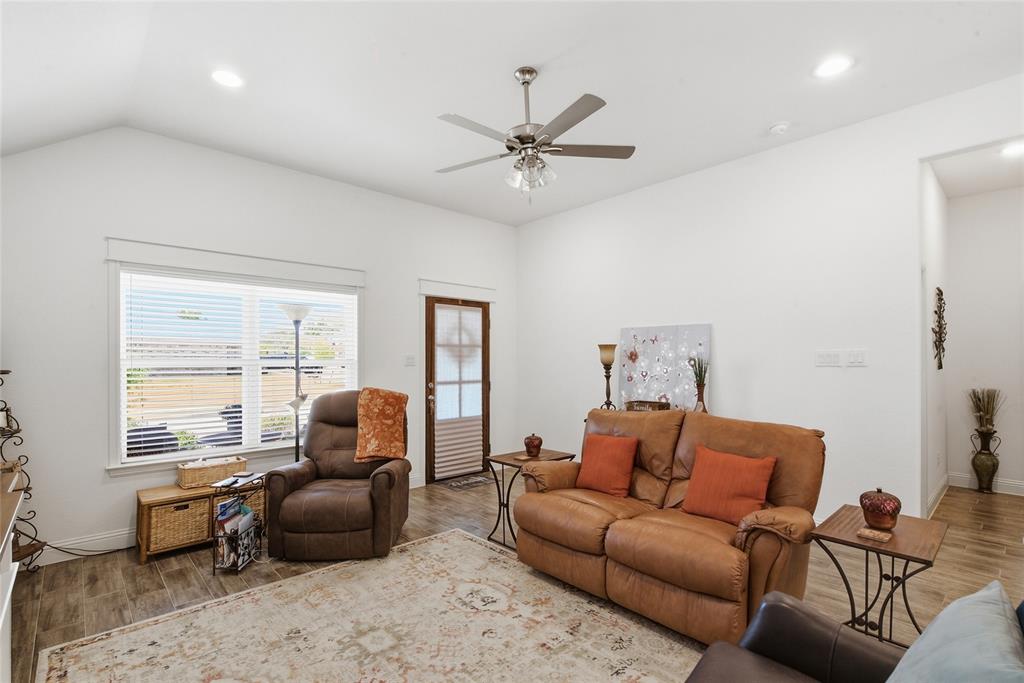 211 Clover Circle Property Photo 7
