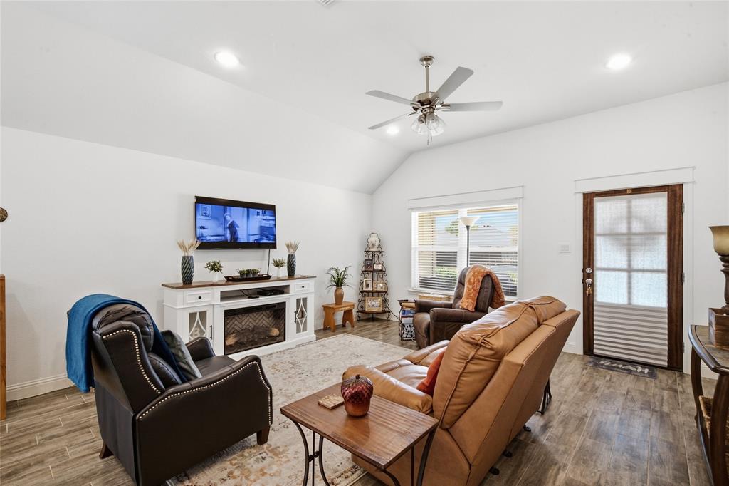 211 Clover Circle Property Photo 8