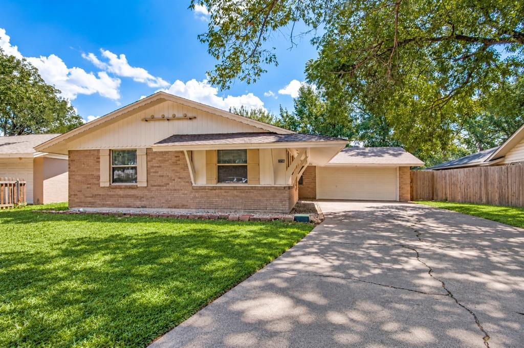 2218 Royal Oaks Drive Property Photo 1