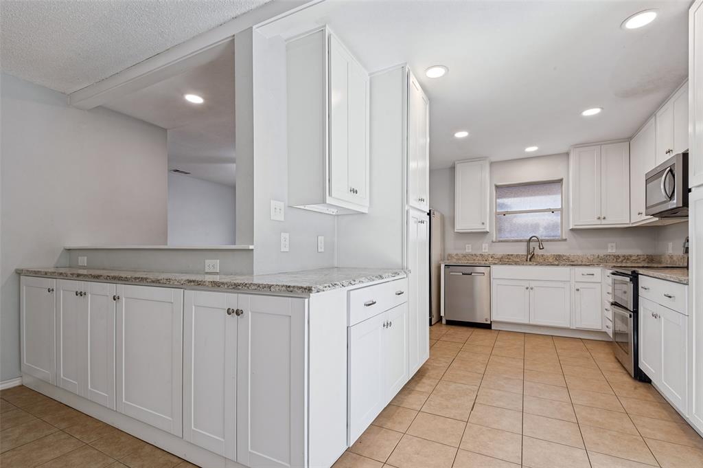 2218 Royal Oaks Drive Property Photo 4