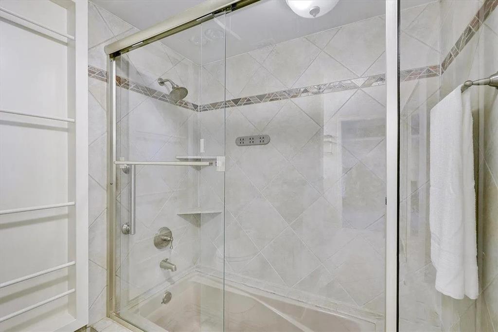612 W Northgate Drive Property Photo 21