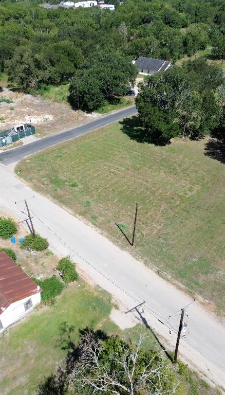 601 Universal Street B Property Photo 2