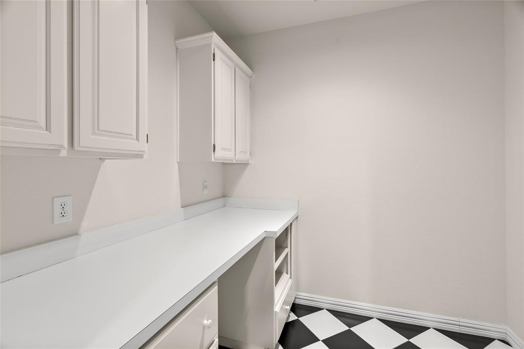 2702 Woodstream Lane Property Photo 32