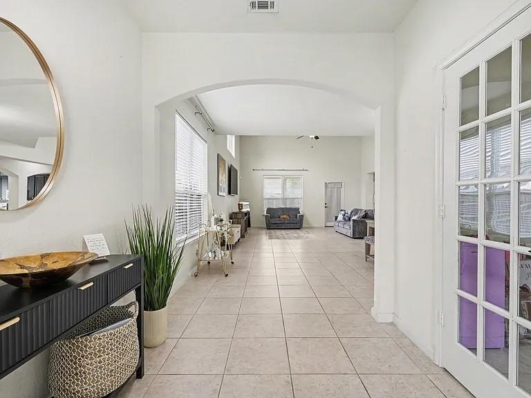 424 Winchester Drive Property Photo 3