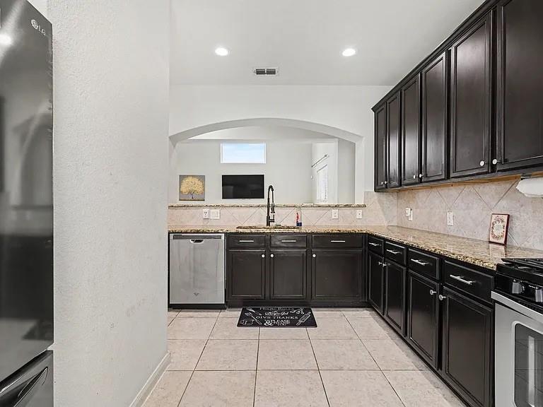 424 Winchester Drive Property Photo 11
