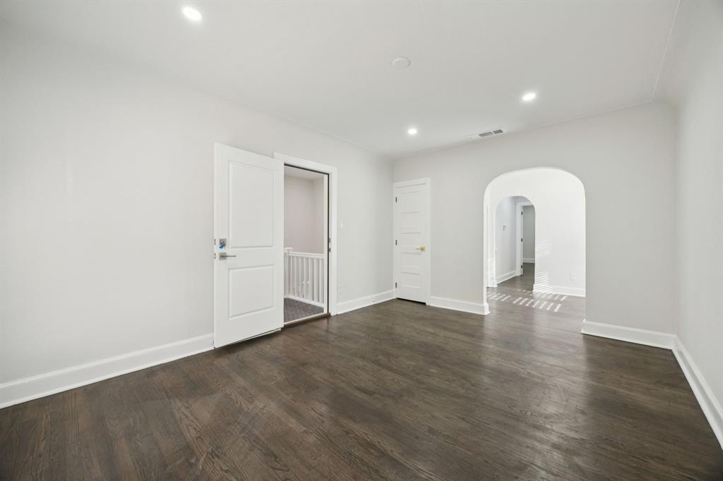 3210 N Haskell Avenue Property Photo 2