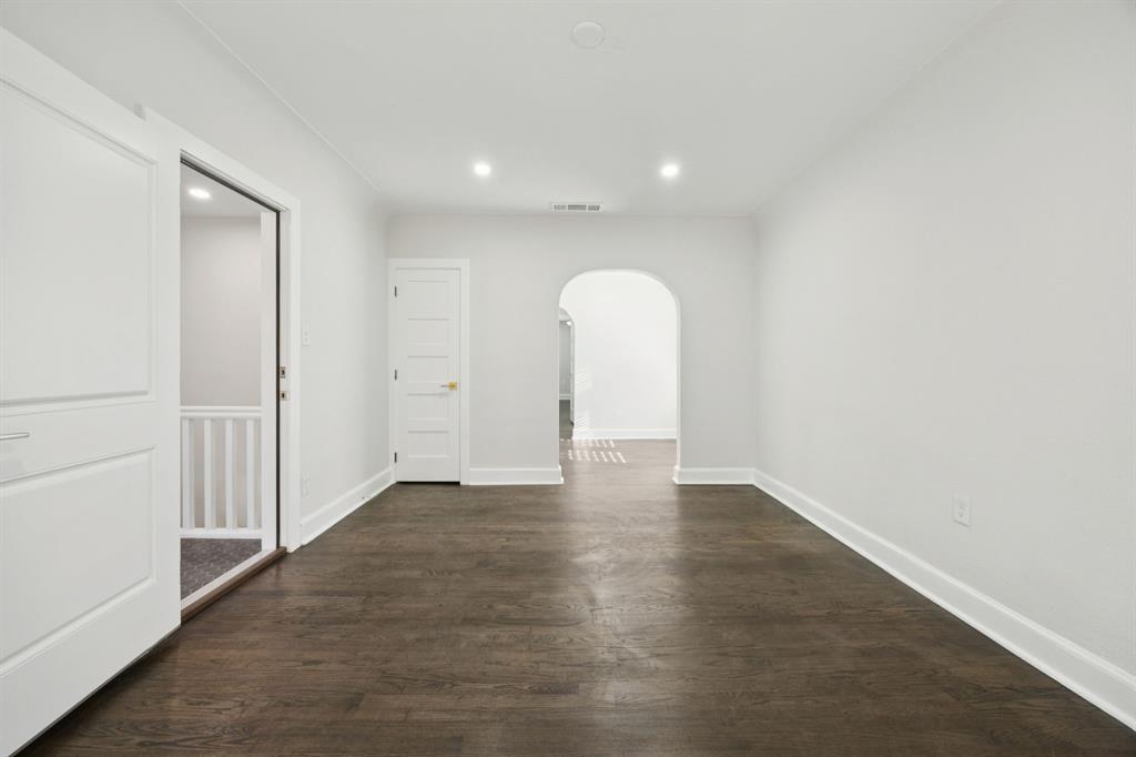 3210 N Haskell Avenue Property Photo 6