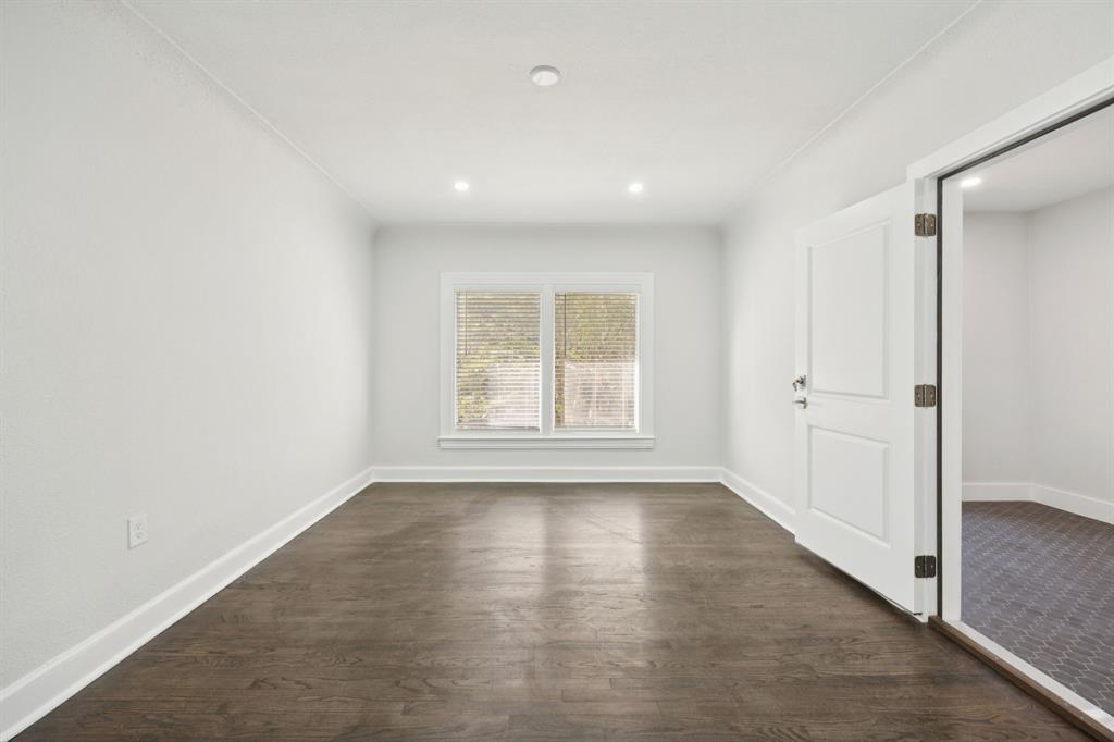 3210 N Haskell Avenue Property Photo 7