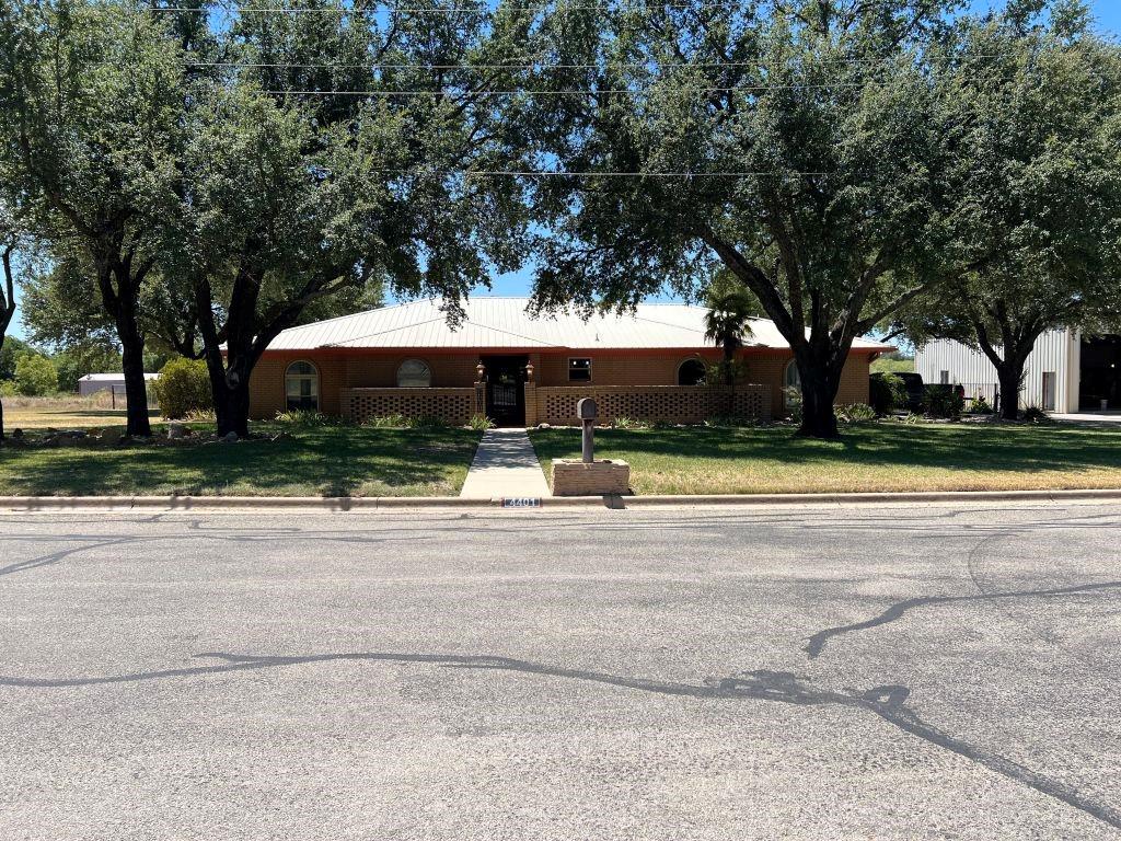 4401 River Oaks Drive Property Photo 1