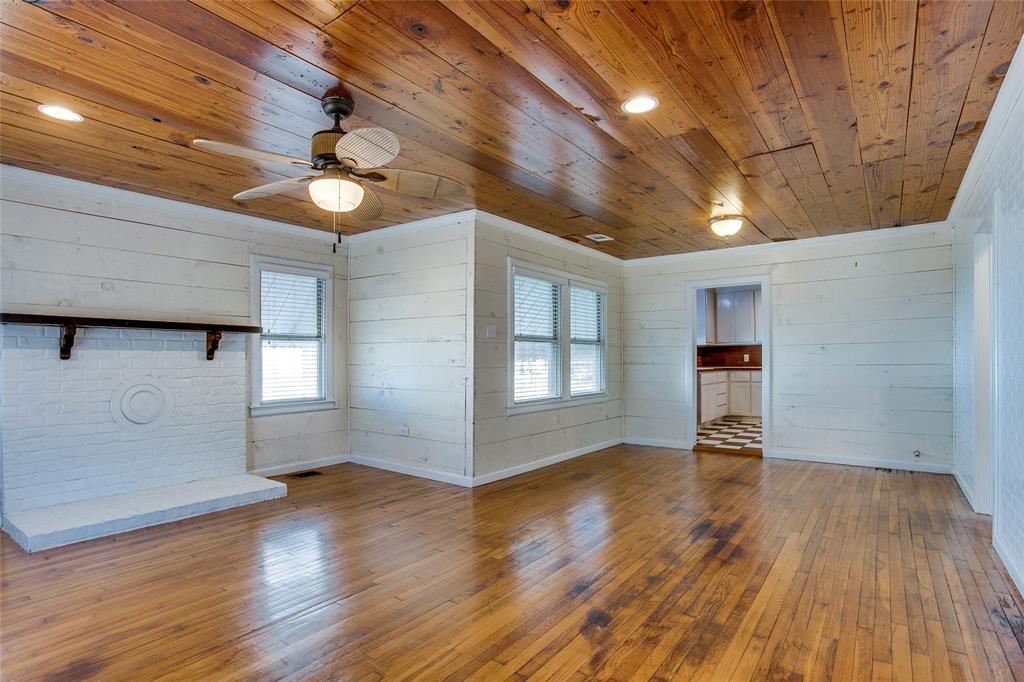 318 S Walker Street Property Photo 4