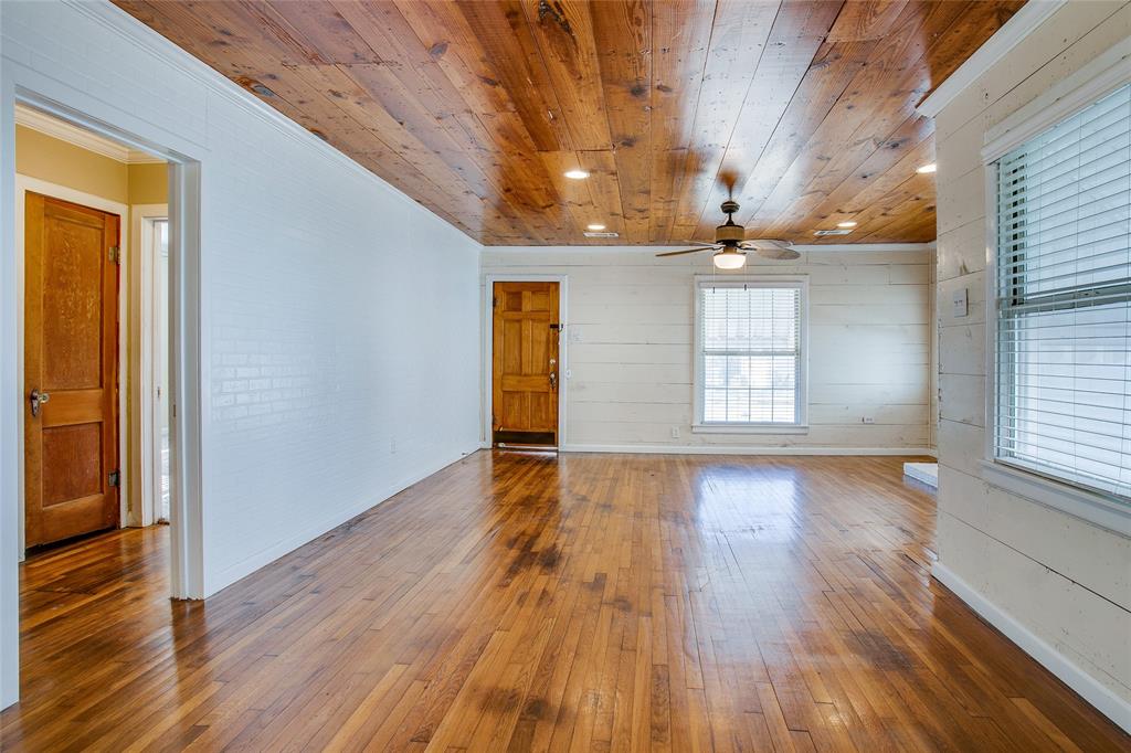 318 S Walker Street Property Photo 9