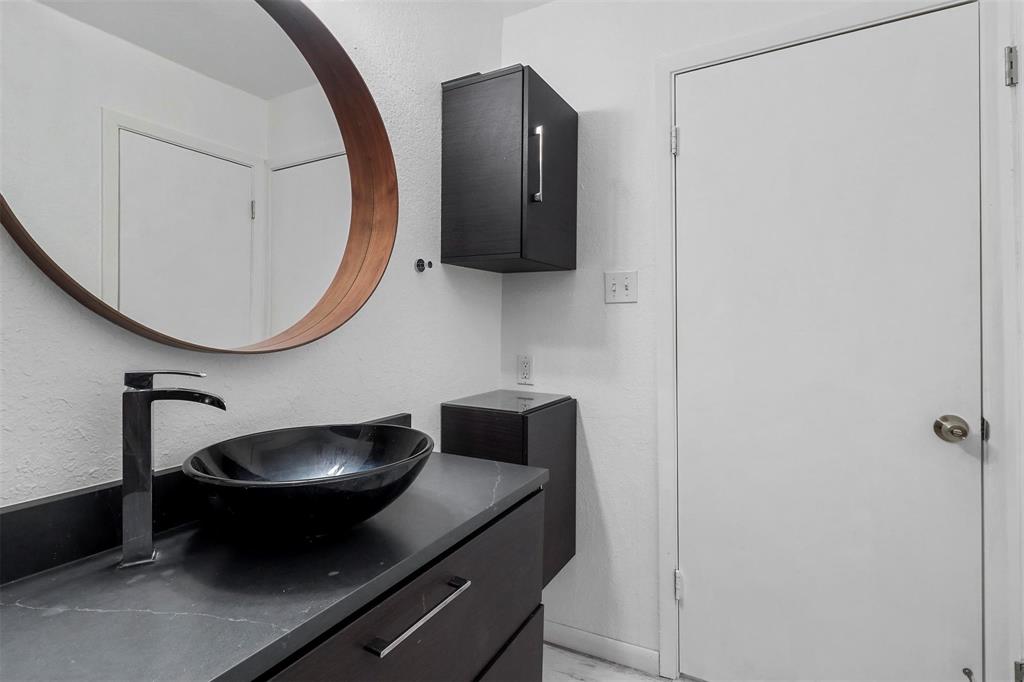 2400 Jupiter Road E2 Property Photo 12