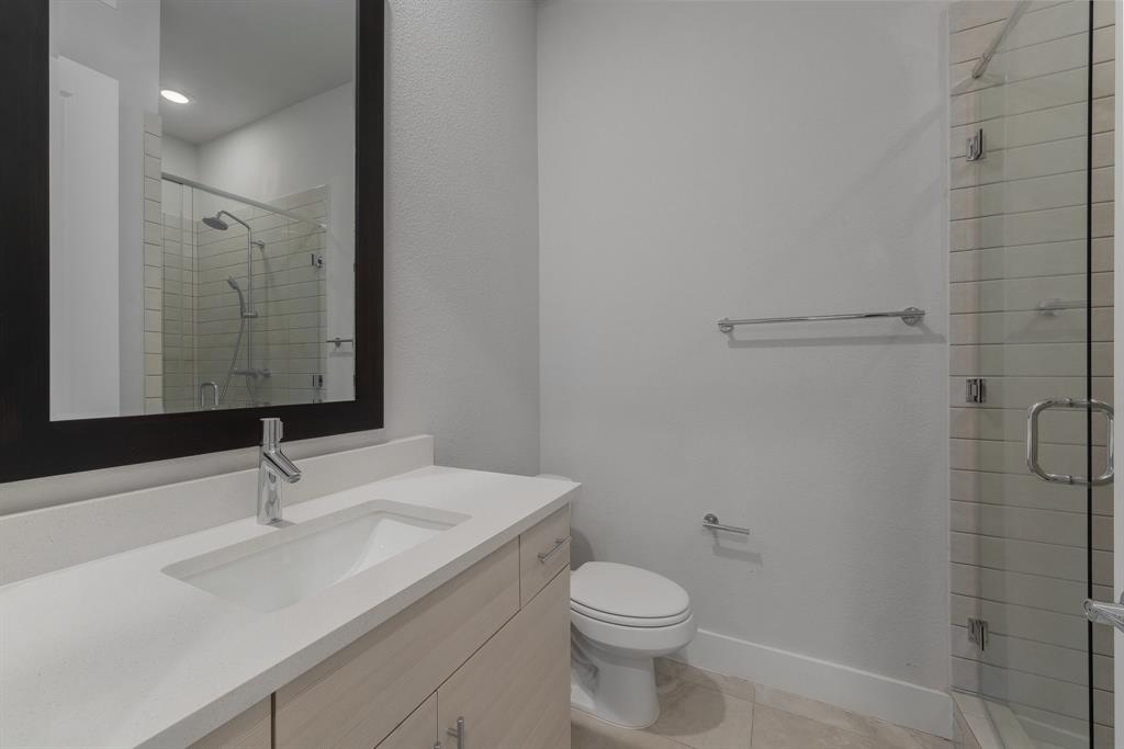 381 E Greenbriar Lane 1005 Property Photo 5