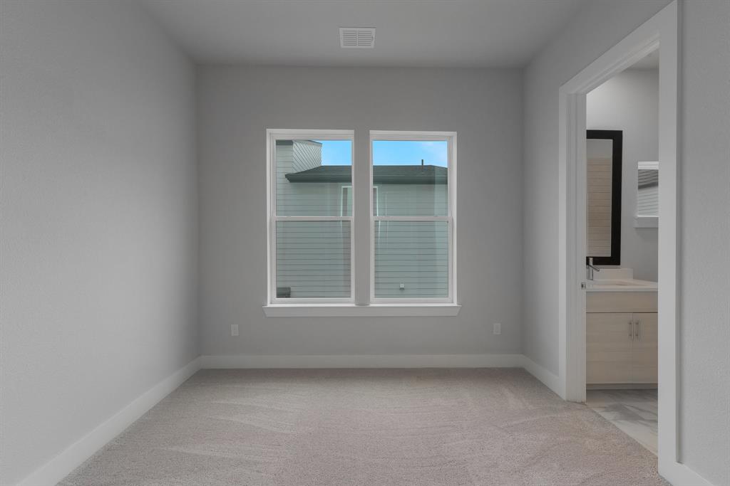 381 E Greenbriar Lane 1005 Property Photo 15