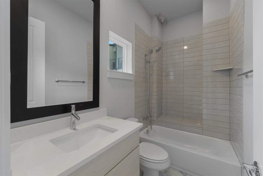 381 E Greenbriar Lane 1005 Property Photo 16
