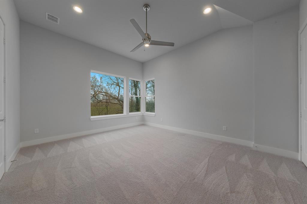 381 E Greenbriar Lane 1005 Property Photo 18