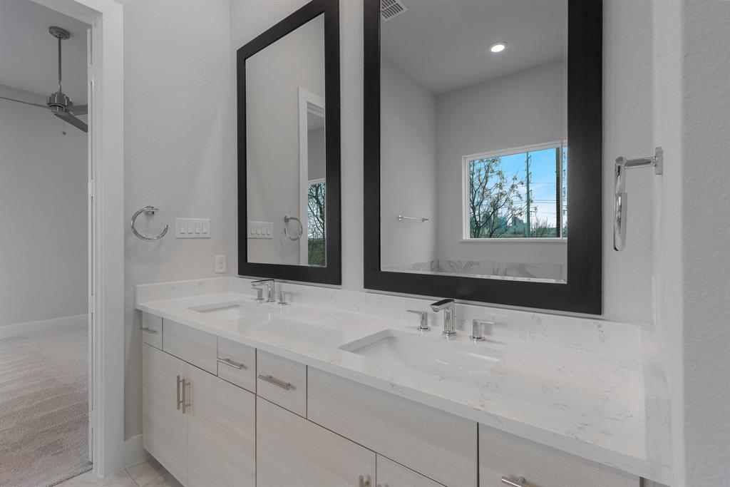 381 E Greenbriar Lane 1005 Property Photo 23