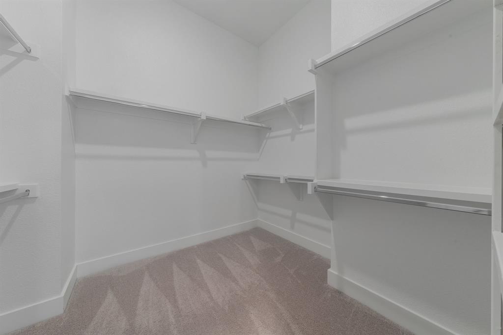 381 E Greenbriar Lane 1005 Property Photo 24