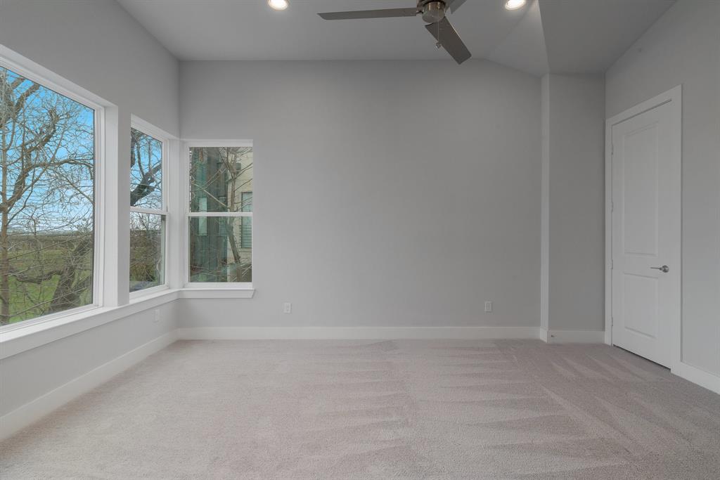 381 E Greenbriar Lane 1005 Property Photo 26