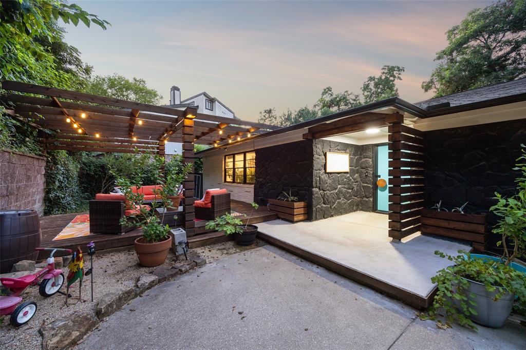 1657 Nob Hill Road Property Photo 1