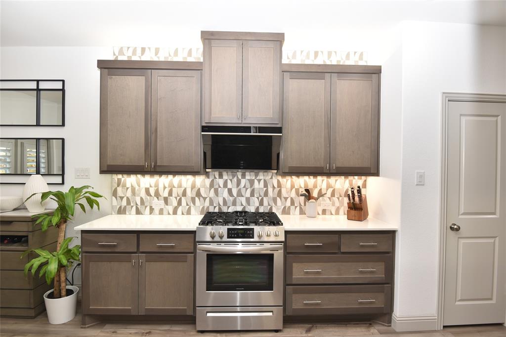 1022 Emil Place Property Photo 10