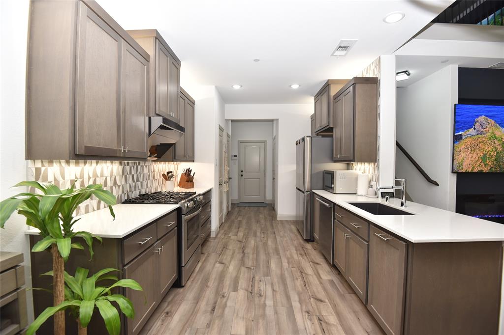 1022 Emil Place Property Photo 11