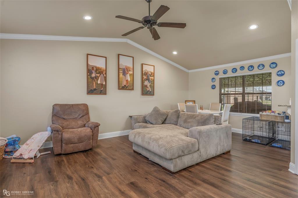 3120 Le Oaks Drive Property Photo 4