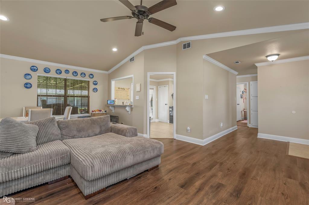 3120 Le Oaks Drive Property Photo 5