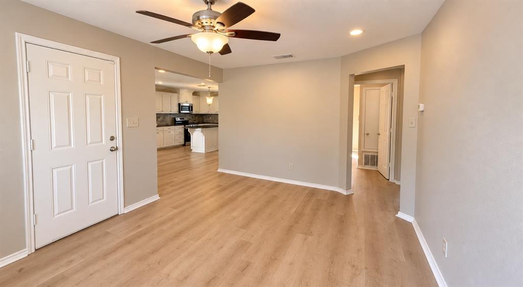 1313 Silver Falls Property Photo 4