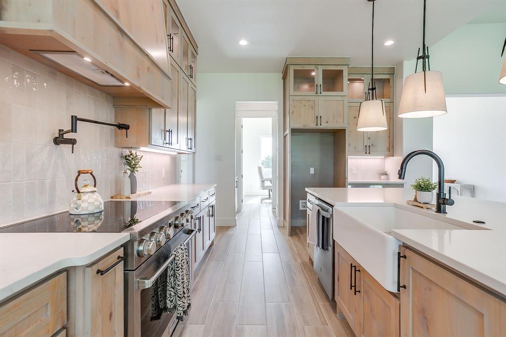 1038 Deer Island Court Property Photo 14