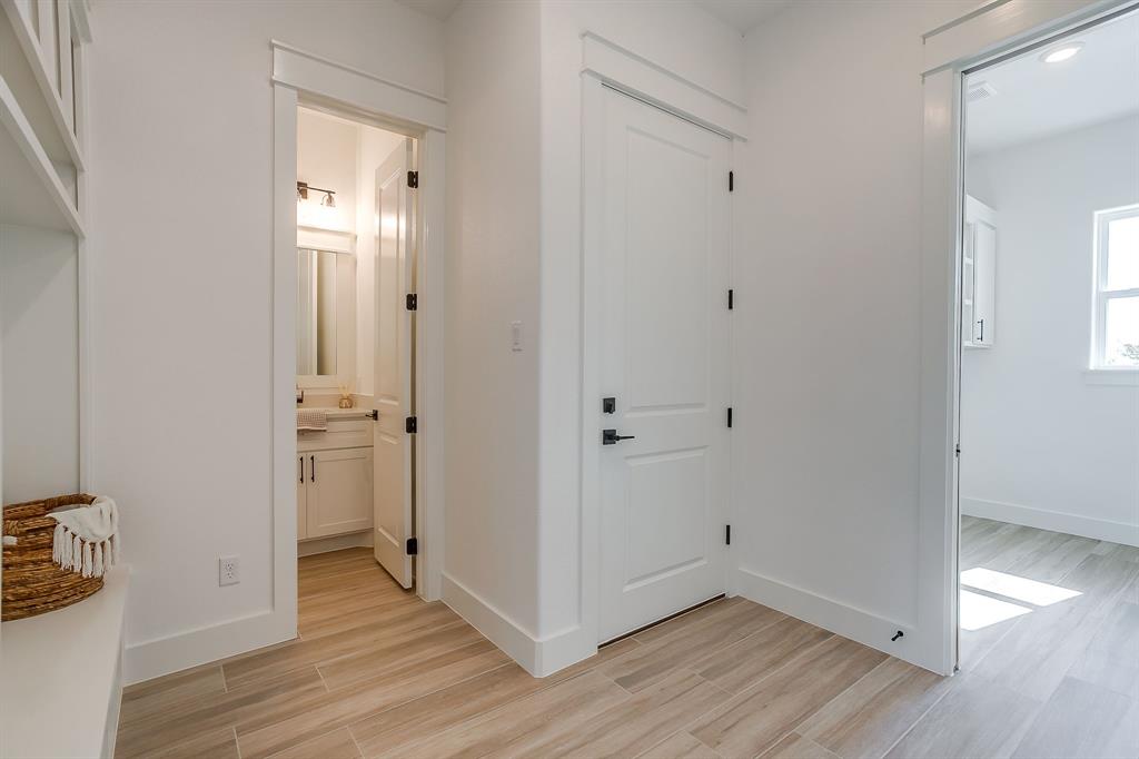 1038 Deer Island Court Property Photo 29