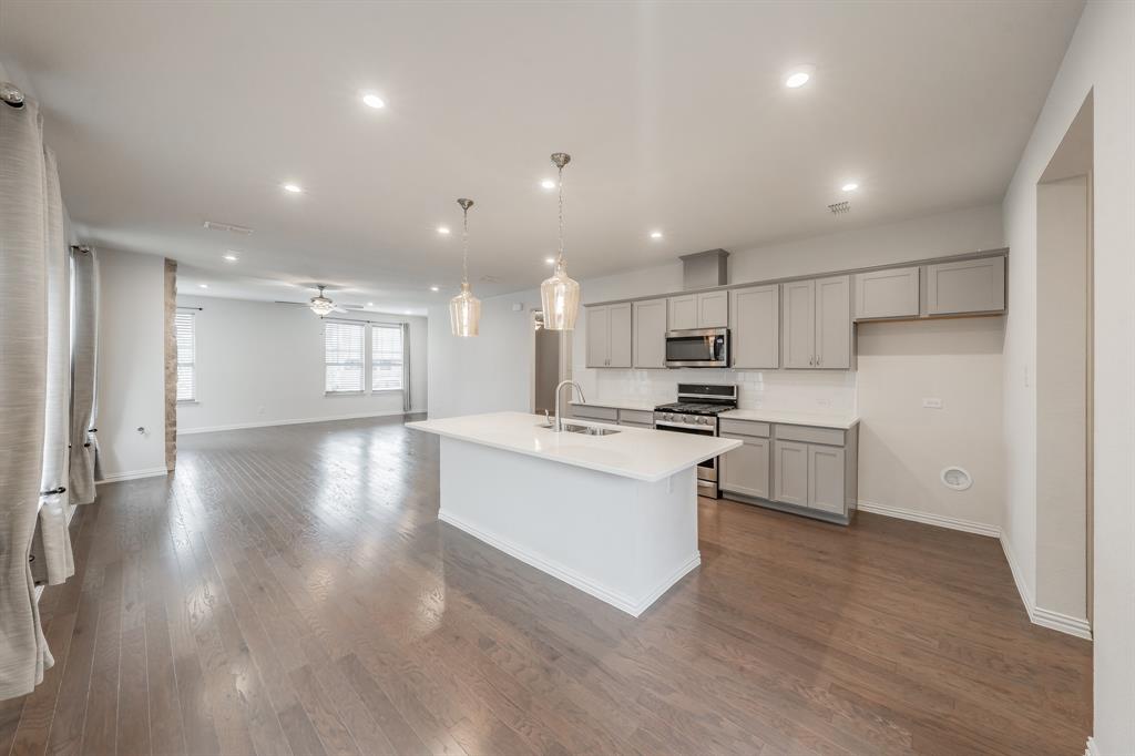 900 Pearl Place Property Photo 1