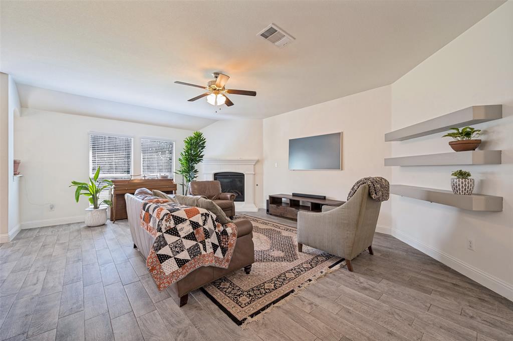 1429 Green Valley Way Property Photo 2