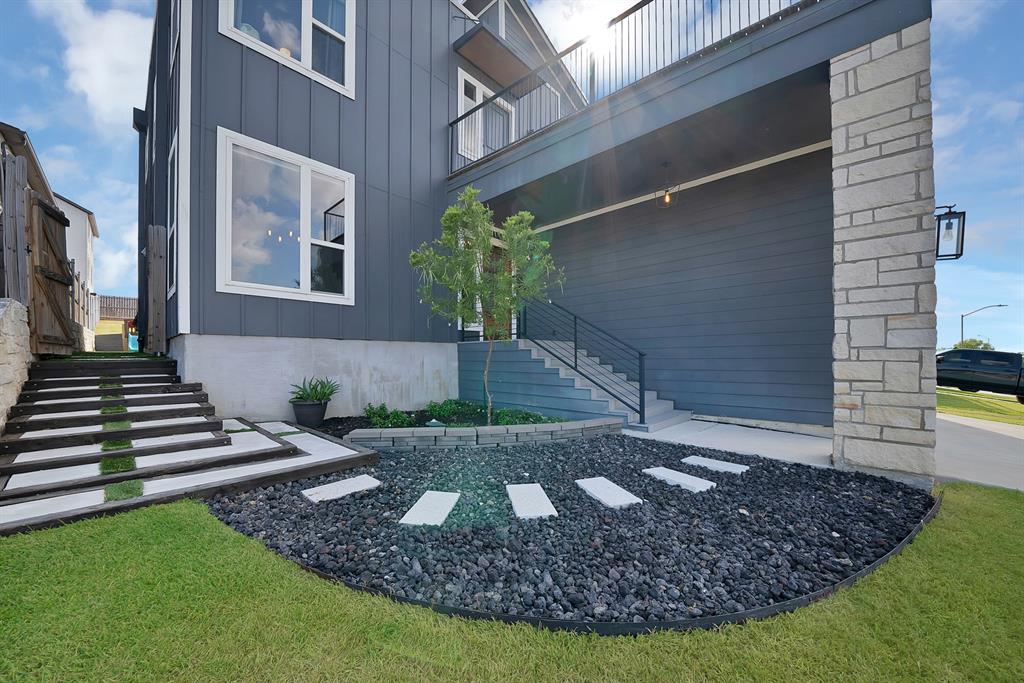 9037 Quarry Hill Court Property Photo 4