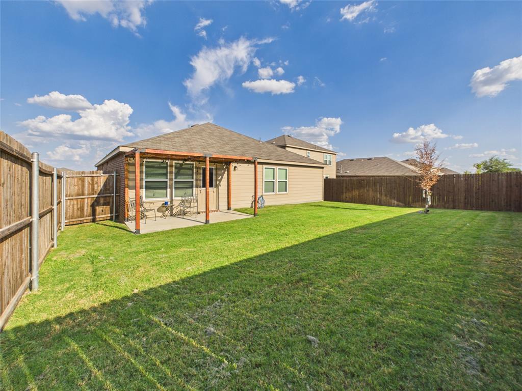 16039 Malaya Street Property Photo 6